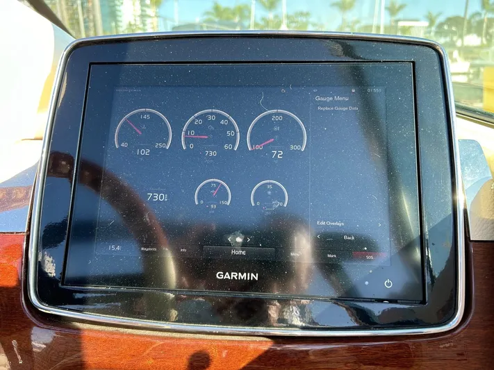  Yacht Photos Pics Garmin display on 2020 Chris-Craft 25 Launch GT boat dashboard showing gauges.