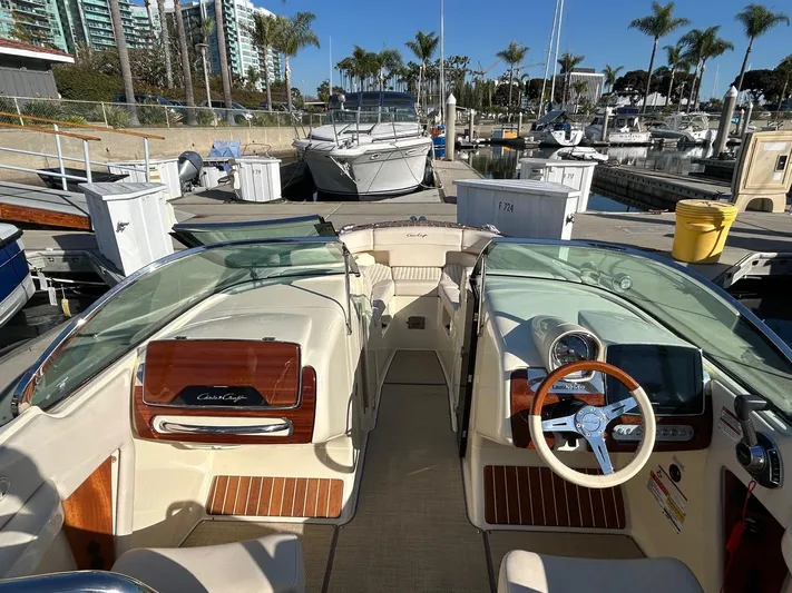  Yacht Photos Pics 2020 Chris-Craft 25 Launch GT boat interior at marina, featuring elegant wood accents.