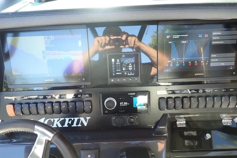  Yacht Photos Pics Dashboard of 2022 Blackfin 272 CC boat with Garmin displays and controls.