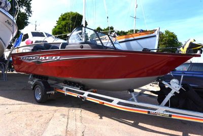 Tracker 18WT