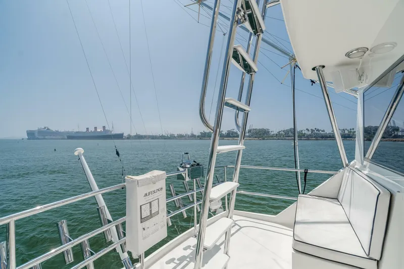 Fan Tail I Yacht Photos Pics 1988 Cheoy Lee 70 Enclosed Flybridge yacht with ocean view and seating area.