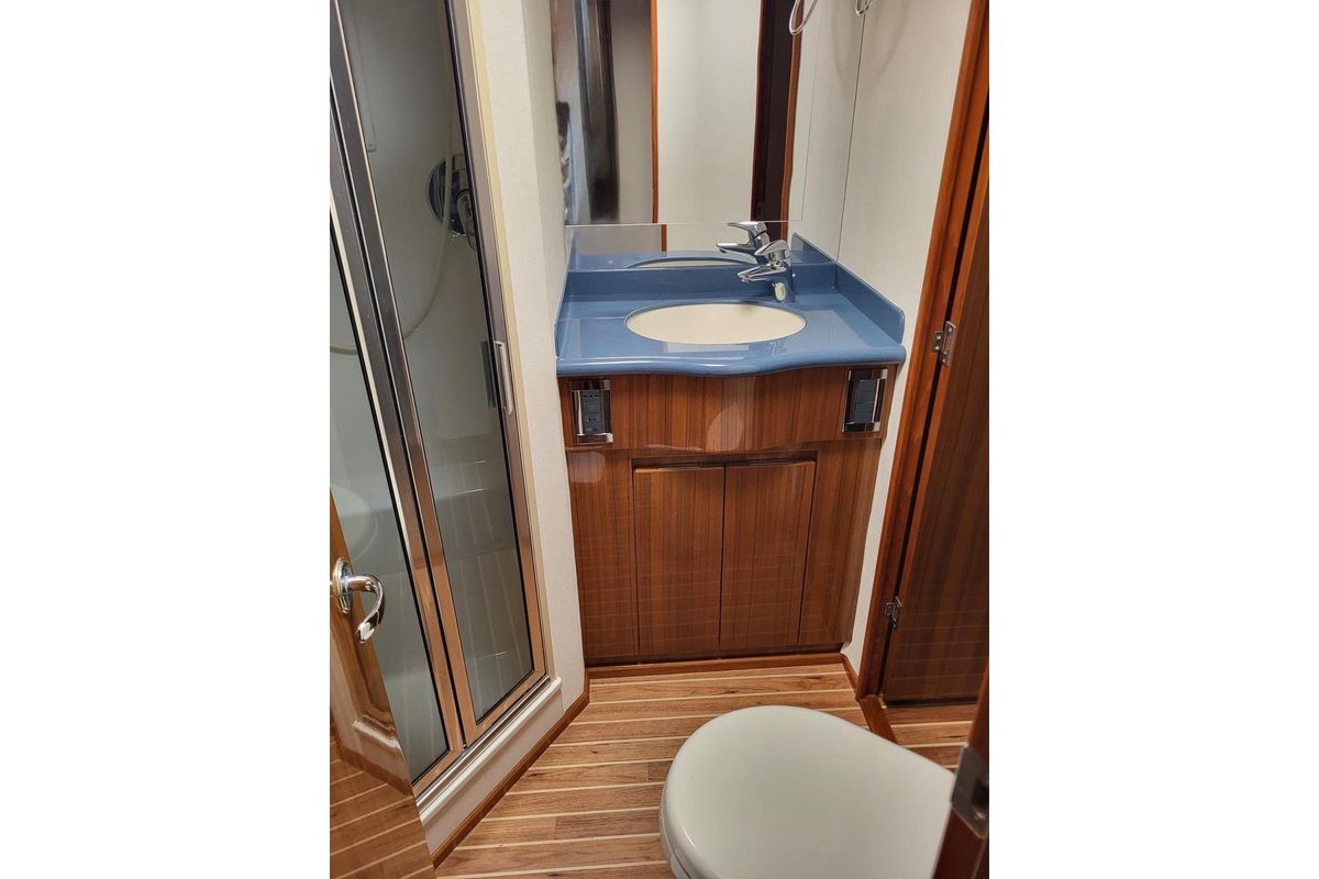 2008 Viking Boats 65 