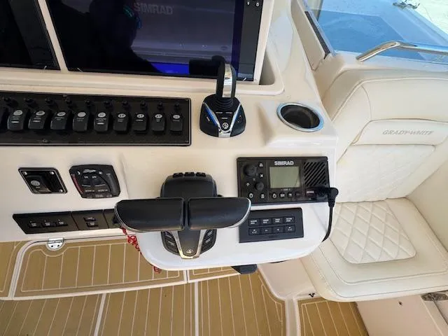  Yacht Photos Pics Control panel of 2022 Grady-White Express 370 boat with navigation equipment.