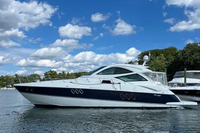 Cruisers Yachts 520 Sports Coupe