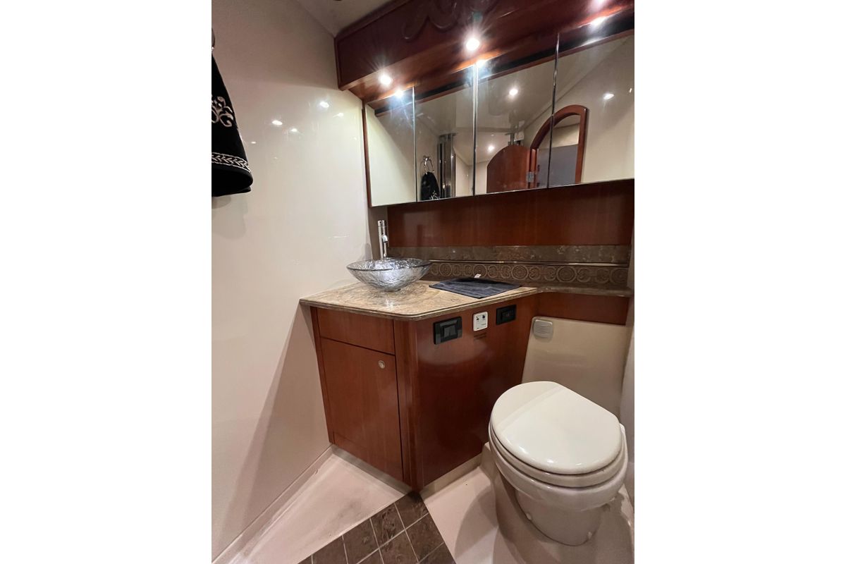 2010 Cruisers Yachts 52 