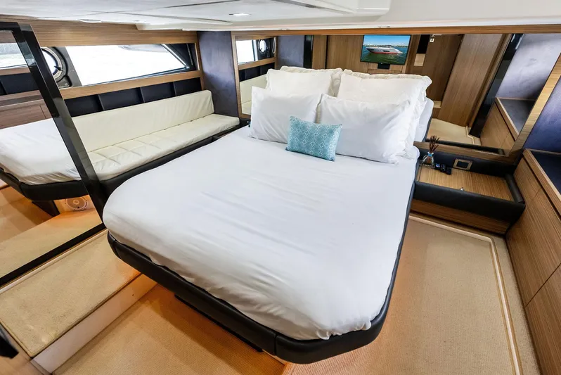 Po-sea-tive Vibez Yacht Photos Pics Luxurious bedroom interior of 2013 Azimut Atlantis 48 yacht with modern design.