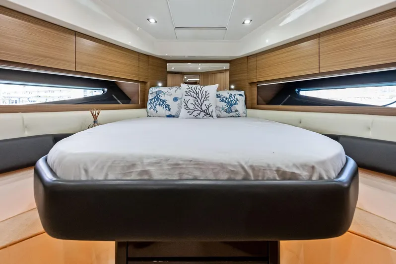 Po-sea-tive Vibez Yacht Photos Pics Luxurious bedroom interior of 2013 Azimut Atlantis 48 yacht with modern design.