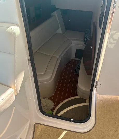  Yacht Photos Pics Cabin Entry