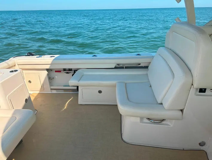  Yacht Photos Pics Port aft power Lounge