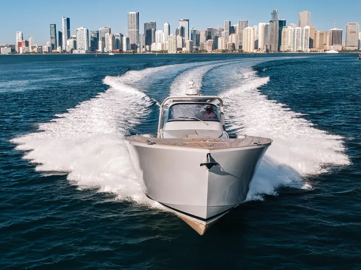 M/y Valor Yacht Photos Pics Luxury Alen 55 yacht cruising near city skyline, 2021 model.