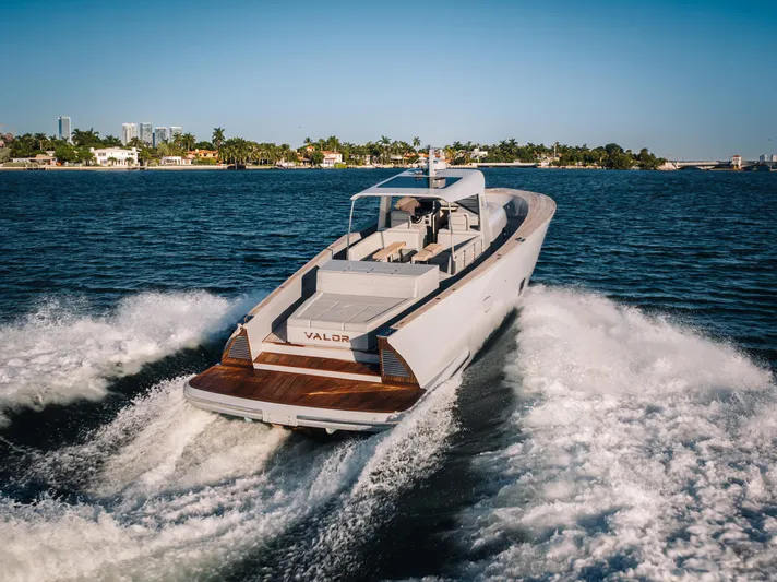 M/y Valor Yacht Photos Pics Luxury Alen 55 yacht cruising on open water, 2021 model.