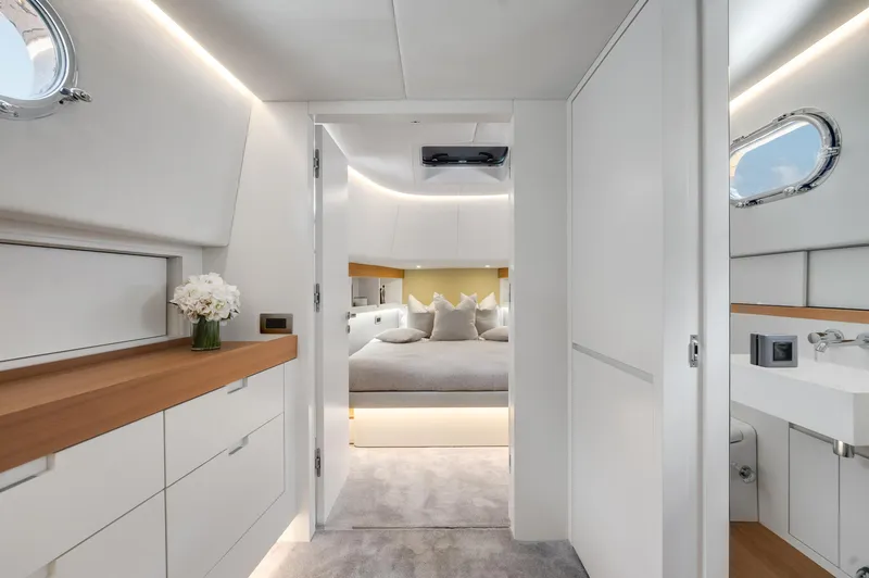 M/y Valor Yacht Photos Pics 