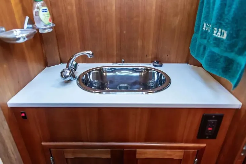 Night Train Yacht Photos Pics Owner's cabin sink