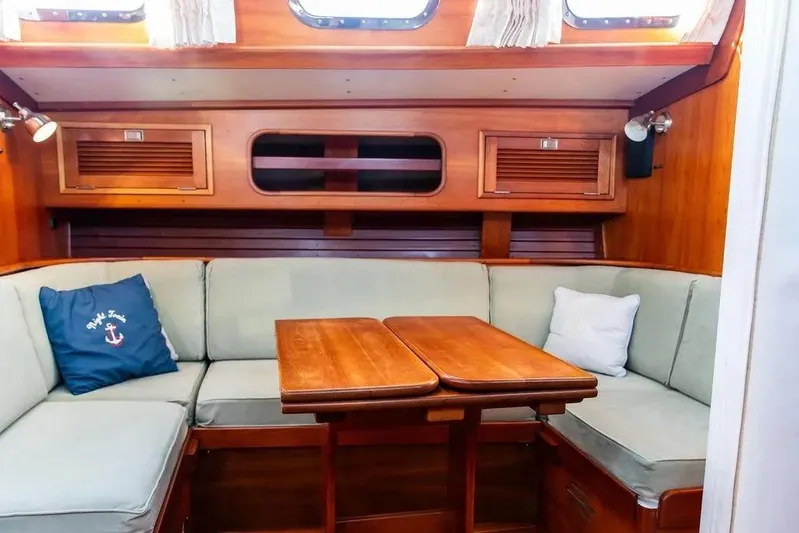 Night Train Yacht Photos Pics Port dinette