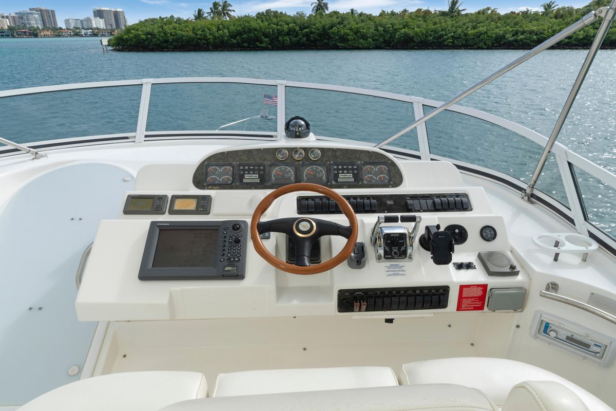 2001 Cruisers Yachts 50 