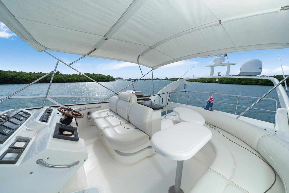 2001 Cruisers Yachts 50 