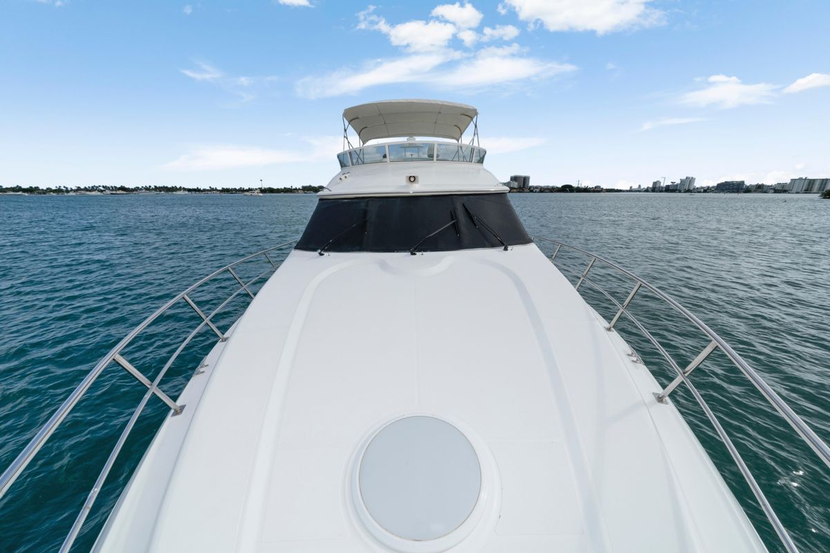 2001 Cruisers Yachts 50 