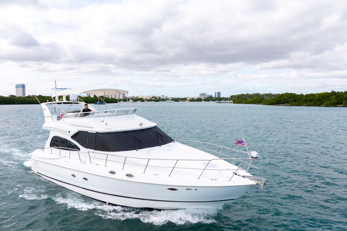 2001 Cruisers Yachts 50 