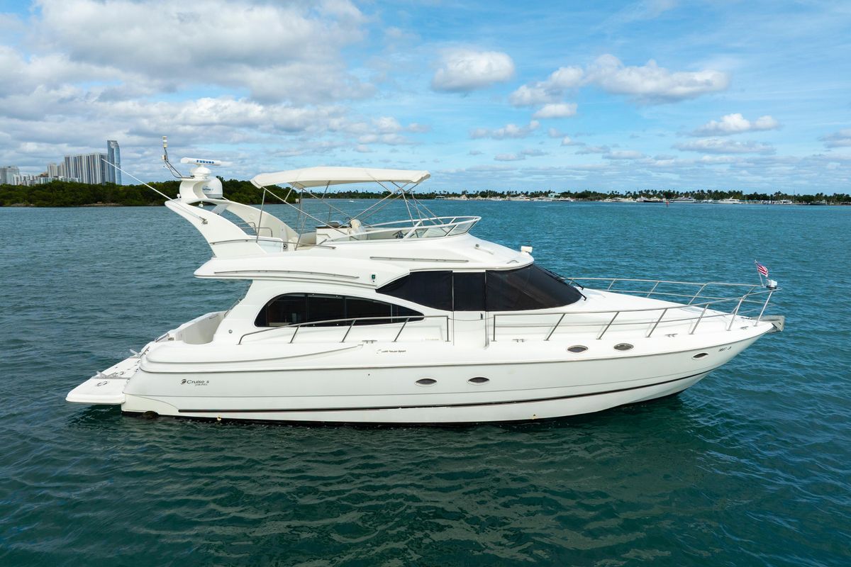 2001 Cruisers Yachts 50 