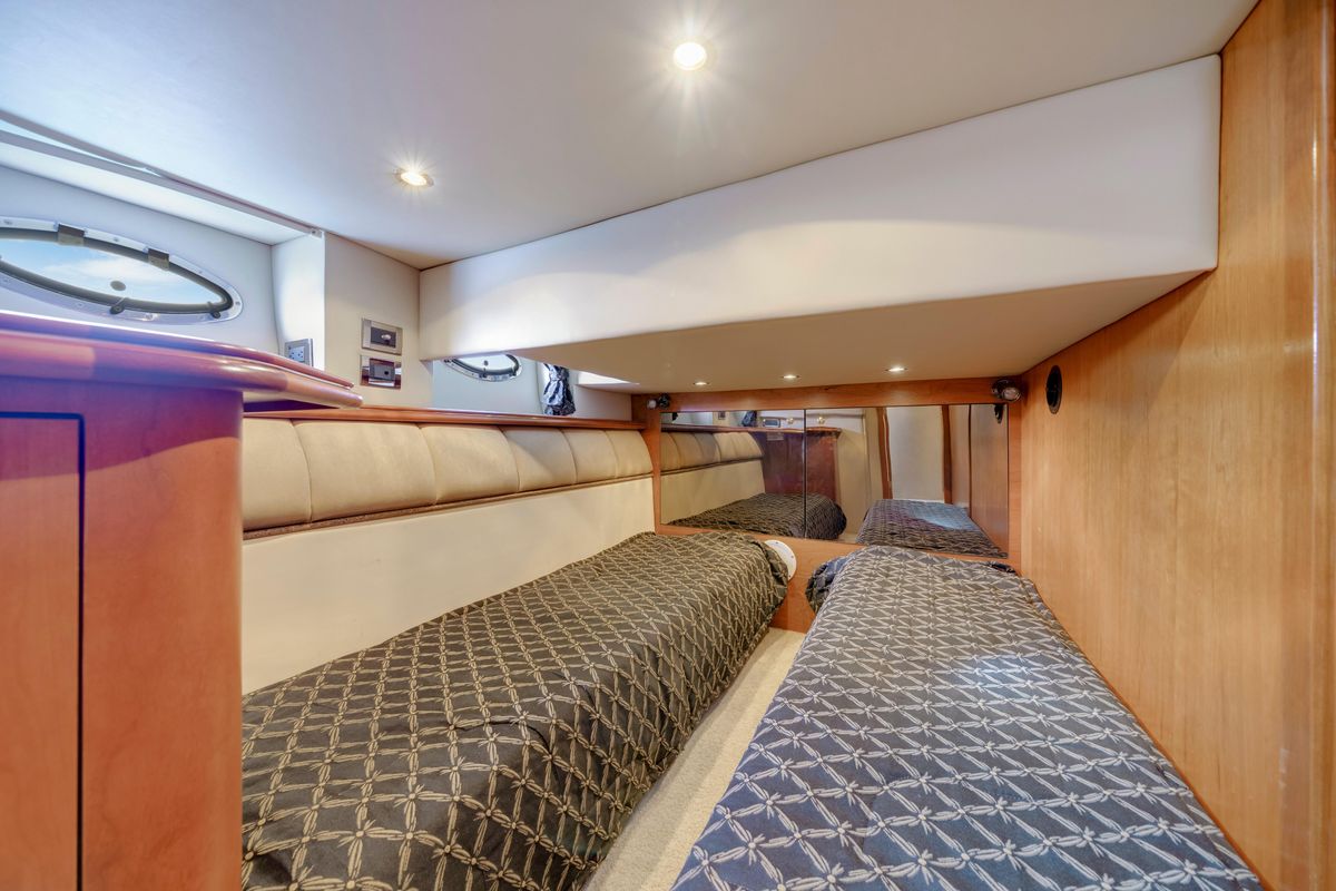 2001 Cruisers Yachts 50 