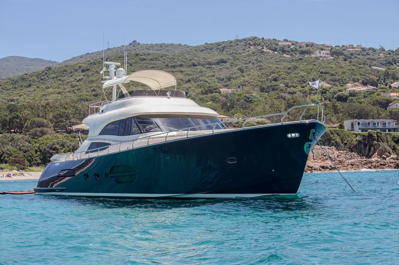 Saphir Yacht Photos Pics 