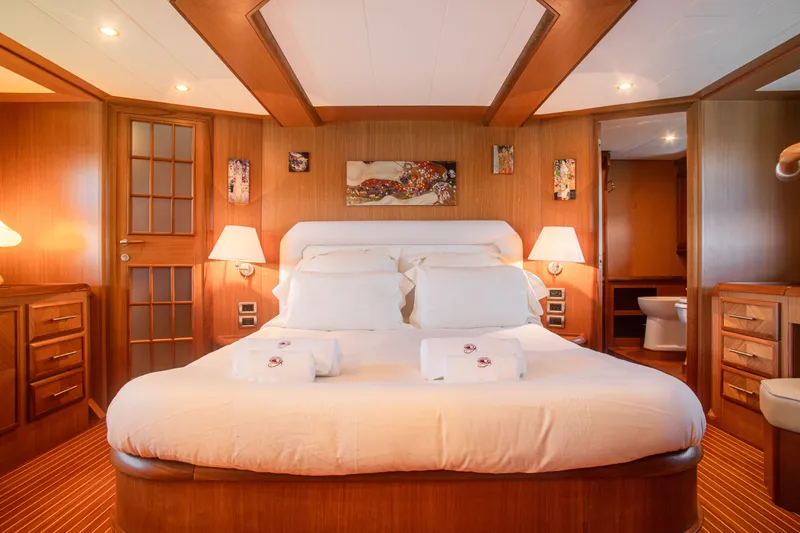 Saphir Yacht Photos Pics 