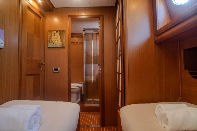 Saphir Yacht Photos Pics 