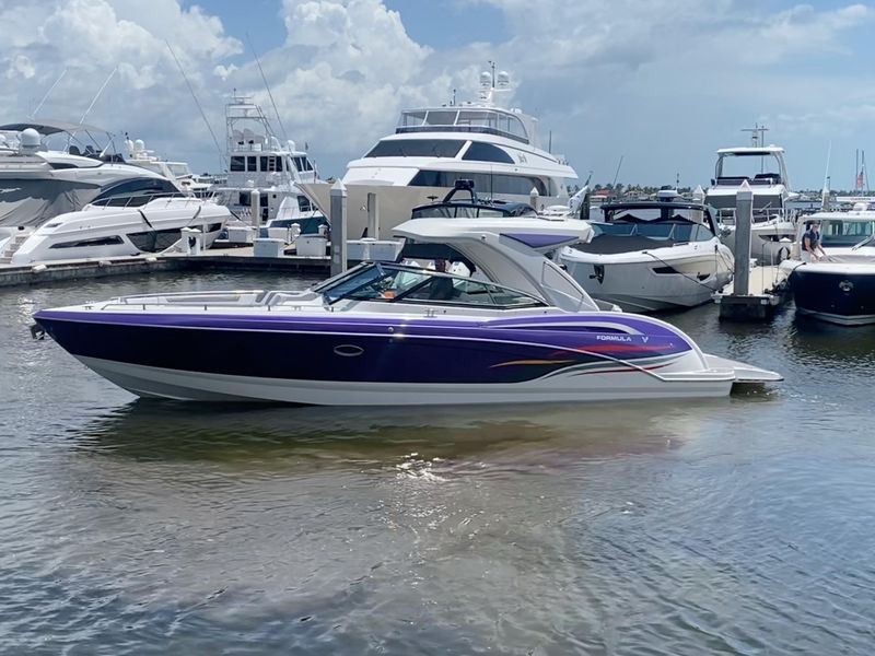 2022 Formula 350 Crossover Bowrider