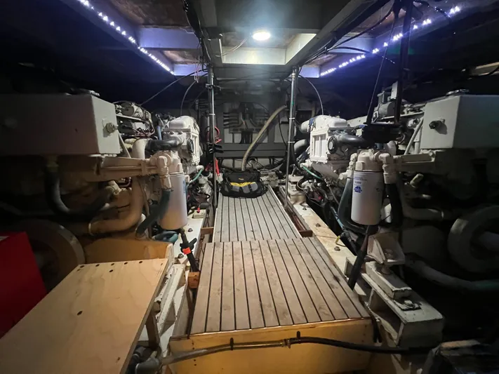 Journey's End Yacht Photos Pics 