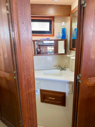 Journey's End Yacht Photos Pics 