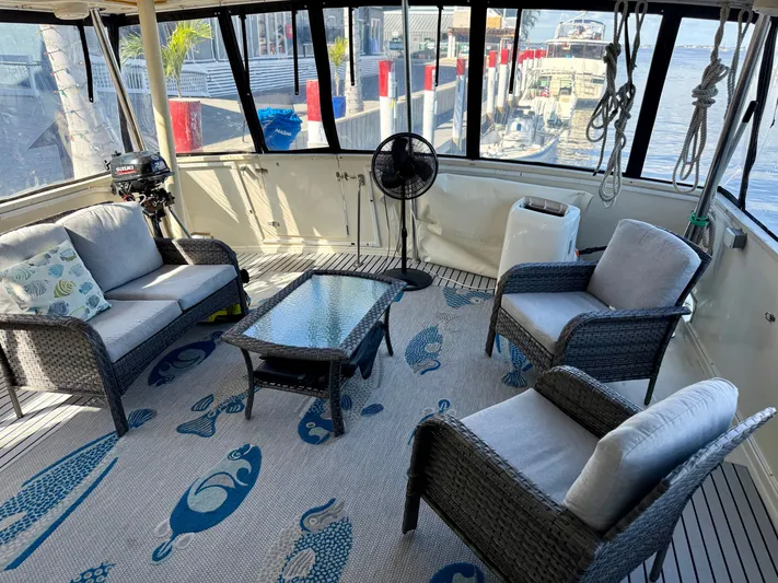 Journey's End Yacht Photos Pics Interior of a 1989 Californian 48MY yacht with cozy seating area.