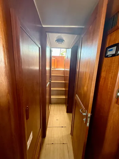 Journey's End Yacht Photos Pics 