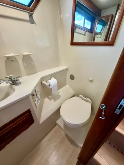 Journey's End Yacht Photos Pics 