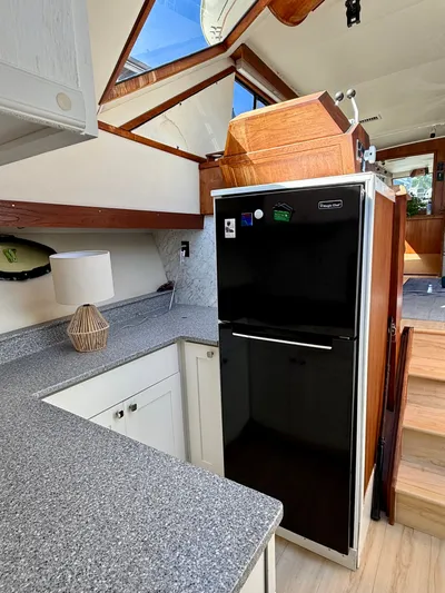 Journey's End Yacht Photos Pics 