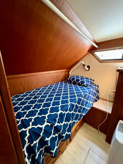 Journey's End Yacht Photos Pics 