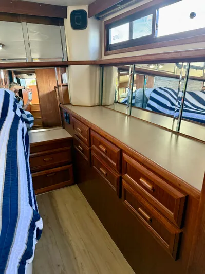 Journey's End Yacht Photos Pics 