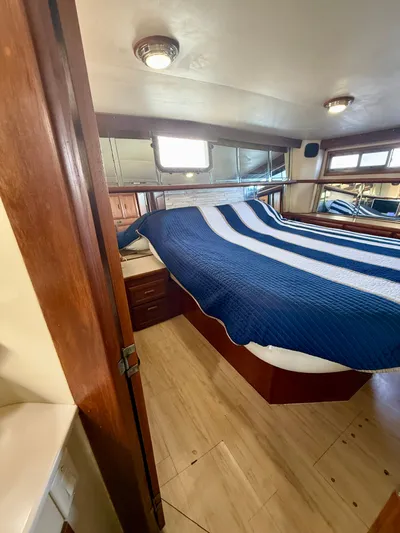 Journey's End Yacht Photos Pics 
