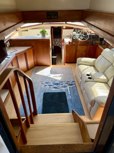 Journey's End Yacht Photos Pics Interior of a 1989 Californian 48MY yacht with carpet and leather sofa.