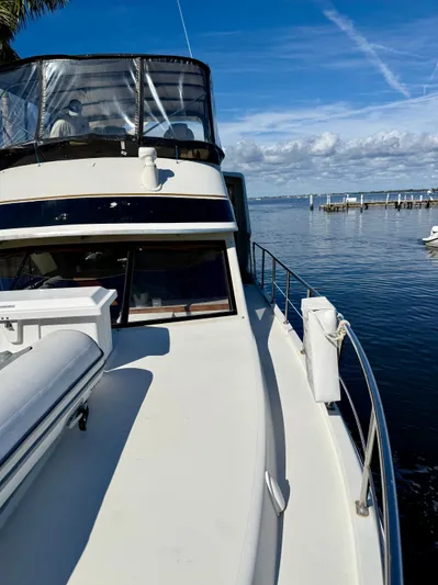 Journey's End Yacht Photos Pics 1989 Californian 48MY yacht on calm waters.