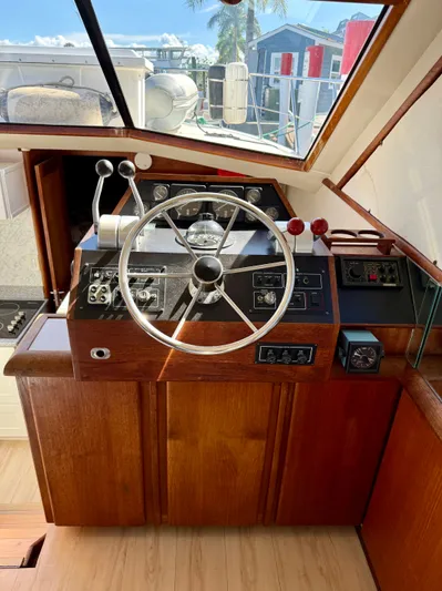 Journey's End Yacht Photos Pics Helm station of a 1989 Californian 48MY yacht.