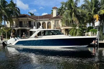 Tiara Yachts 48 LS