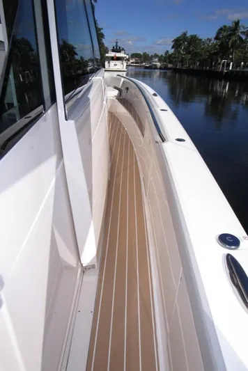 A Lazee Day Yacht Photos Pics Stbd Side Deck