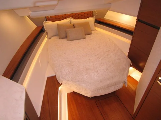 A Lazee Day Yacht Photos Pics Main Cabin Looking Fwd