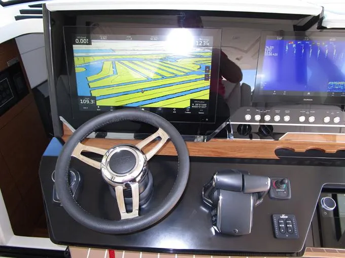 A Lazee Day Yacht Photos Pics Helm Detail