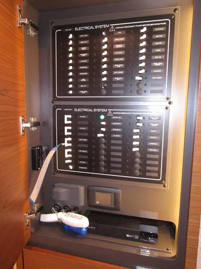 A Lazee Day Yacht Photos Pics Electrical Panel