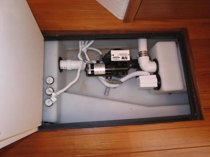 A Lazee Day Yacht Photos Pics Head System