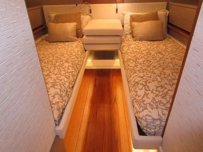 A Lazee Day Yacht Photos Pics Mid Cabin with Filler