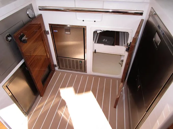 A Lazee Day Yacht Photos Pics Icemaker