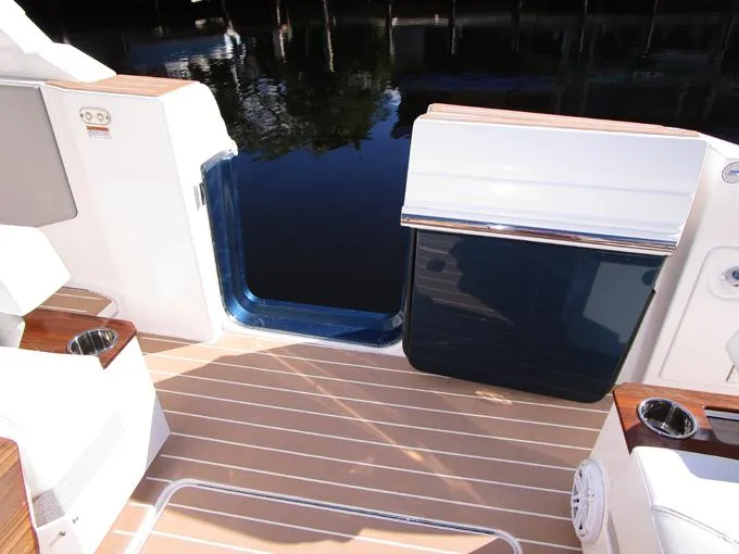 A Lazee Day Yacht Photos Pics Walk Thru Door