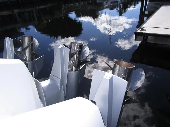 A Lazee Day Yacht Photos Pics Perfect Lower Units